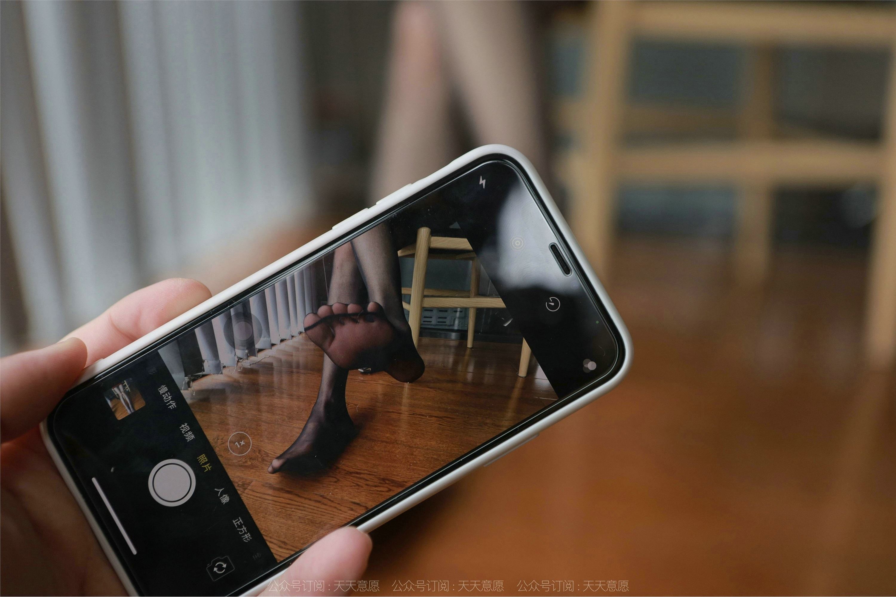 IESS异思趣向  2022.03.09 丝享家1023：小六《红裙嘿丝自拍》